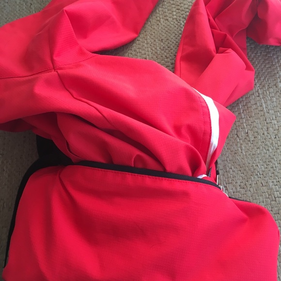 Red wind breaker - Picture 8 of 8